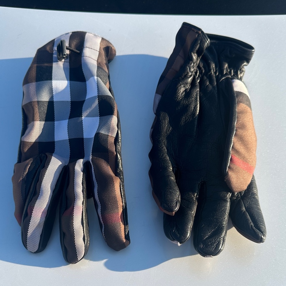 Burberry Nova Check 1/2 leather Gloves women’s